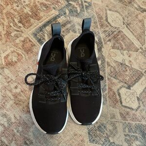 On cloud cloud easy. Women’s size 7, great used condition.